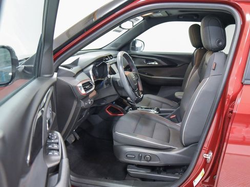 Used 2023 Chevrolet TrailBlazer RS w/ Sun and Liftgate Package image 2