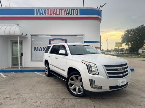 Used 2017 Cadillac Escalade Luxury AWD/4WD image 17