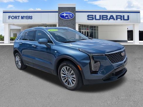 Used 2025 Cadillac XT4 Premium Luxury FWD image 2