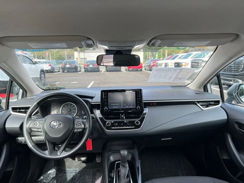 Used 2022 Toyota Corolla LE image 40
