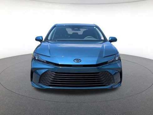 Used 2025 Toyota Camry LE w/ Convenience Package FWD image 9