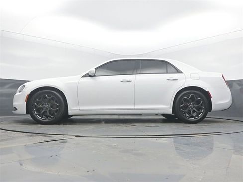 Used 2019 Chrysler 300 S image 47