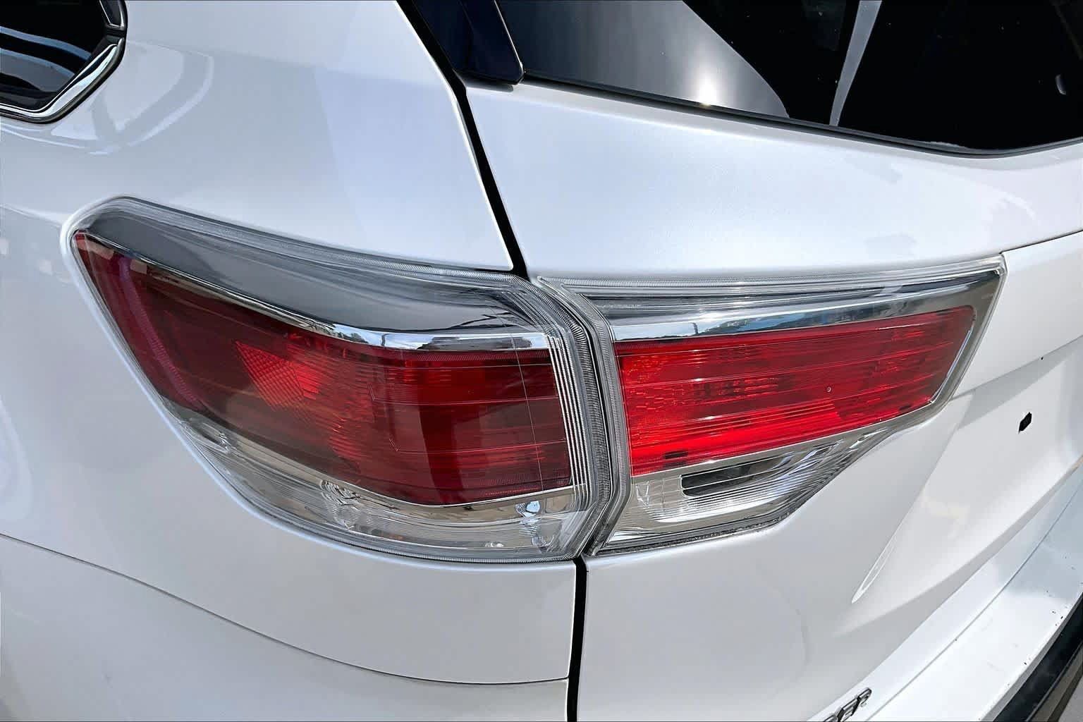 Used 2016 Toyota Highlander Limited FWD image 28