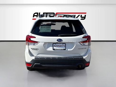 Used 2021 Subaru Forester Premium AWD/4WD image 6