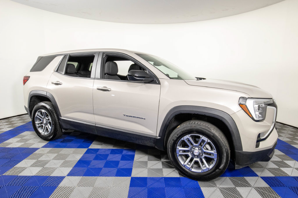 Used 2026 GMC Terrain Elevation FWD image 3
