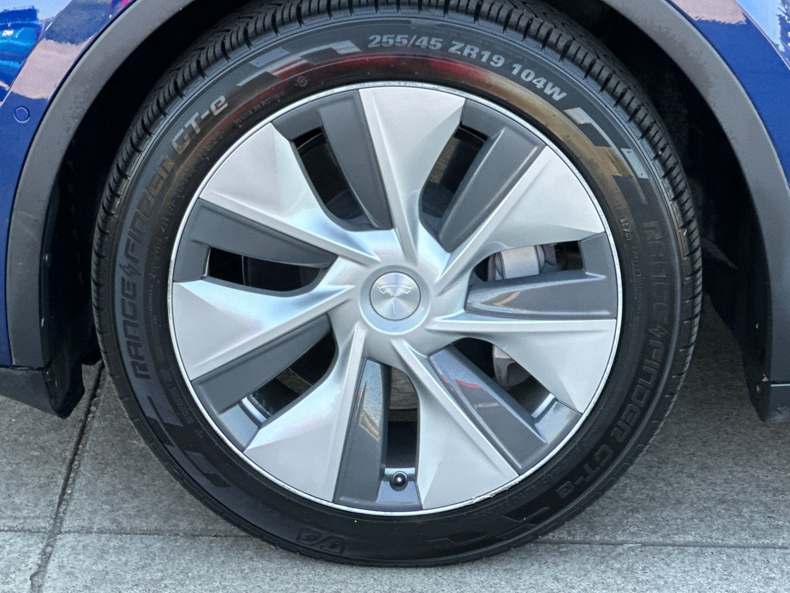 Used 2022 Tesla Model Y Long Range AWD/4WD image 25