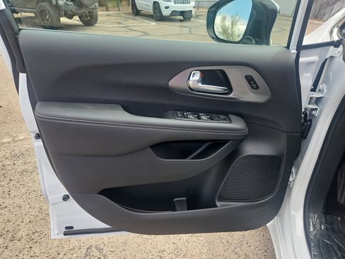 New 2026 Chrysler Pacifica Select image 13