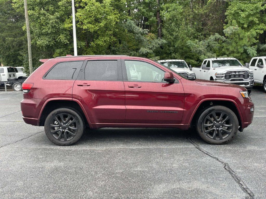 Certified 2020 Jeep Grand Cherokee Altitude AWD/4WD image 9