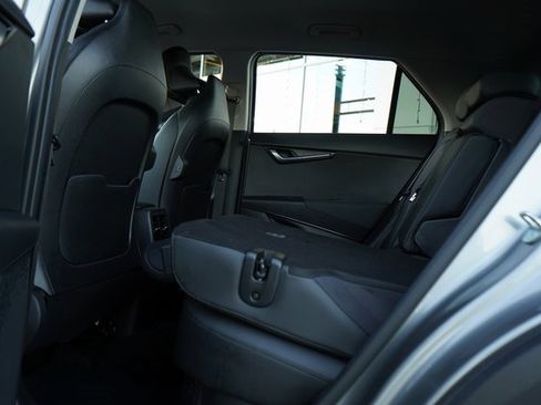 Used 2023 Kia Niro EX image 31