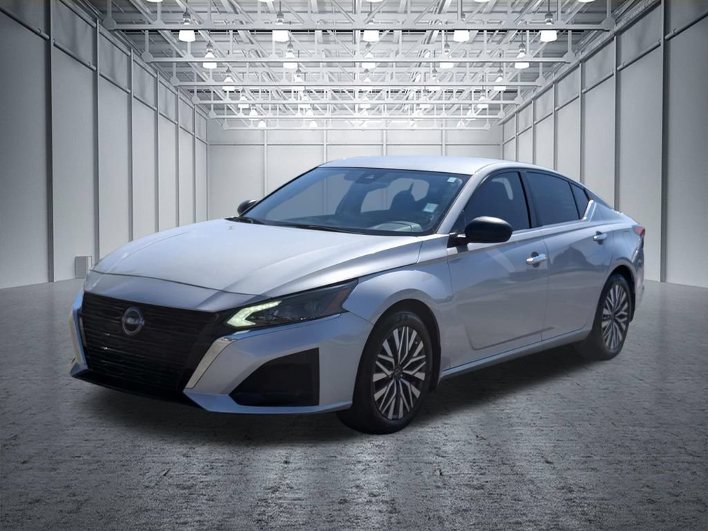 Used 2024 Nissan Altima 2.5 SV FWD image 4