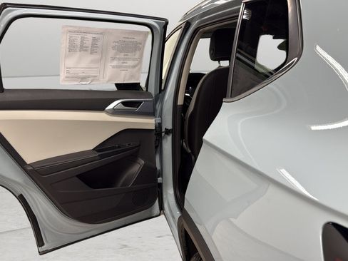 Used 2025 Volkswagen Taos SE image 29