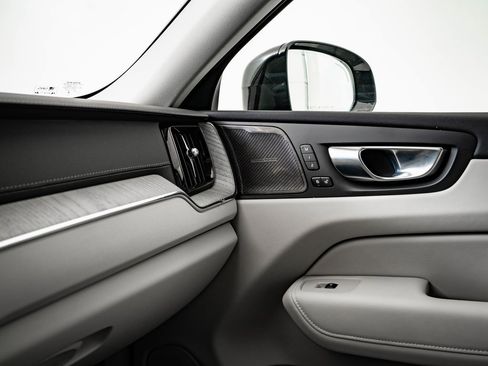 Used 2025 Volvo XC60 B5 Ultra w/ Protection Package Premier image 41