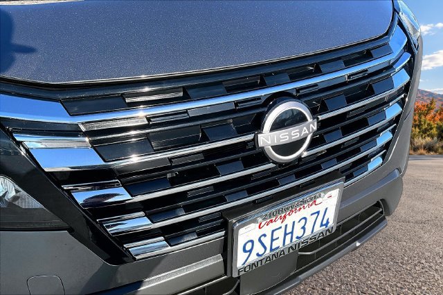 Used 2025 Nissan Rogue S FWD image 31