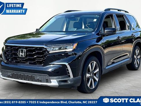 Used 2024 Honda Pilot Touring image 3