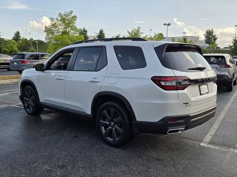 Used 2025 Honda Pilot Sport image 8