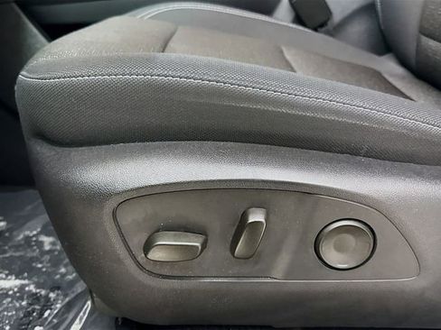 Used 2024 Chevrolet Traverse LT image 21