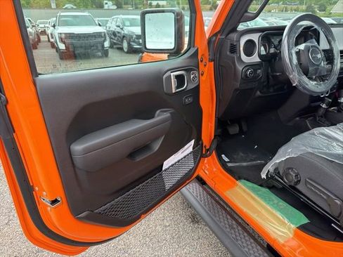 New 2026 Jeep Gladiator Sport AWD/4WD image 11