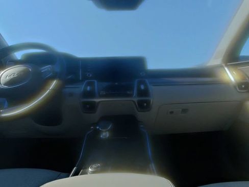 Used 2022 Kia Sorento EX w/ Panoramic Sunroof Package FWD image 28