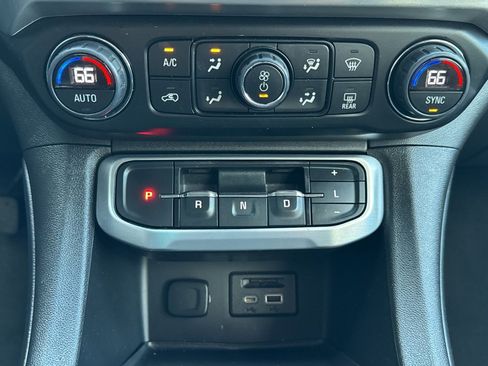 Used 2023 GMC Acadia SLT image 10