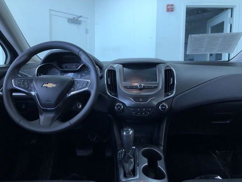 Used 2017 Chevrolet Cruze LT image 18