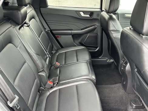 Certified 2022 Ford Escape SEL w/ Technology Package AWD/4WD image 10