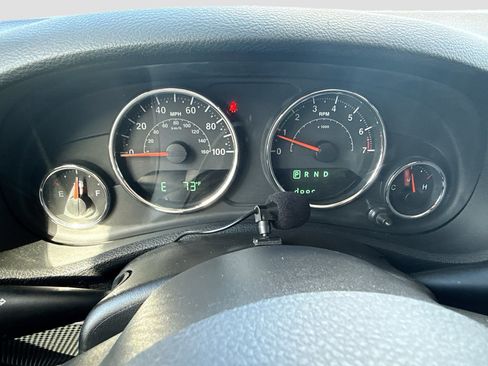Used 2018 Jeep Wrangler Unlimited Sahara AWD/4WD image 35