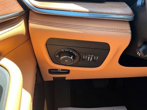 New 2026 Jeep Grand Cherokee L Summit AWD/4WD image 17