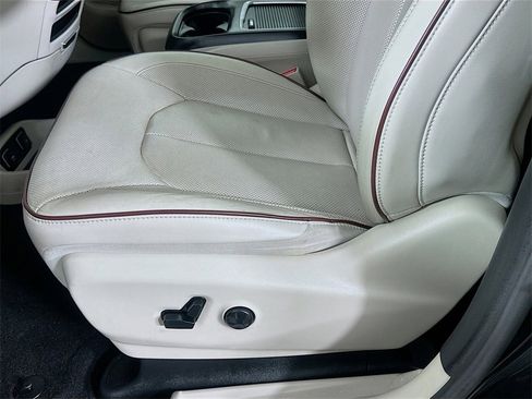 Used 2020 Chrysler Pacifica Limited w/ Tire & Wheel Group image 29