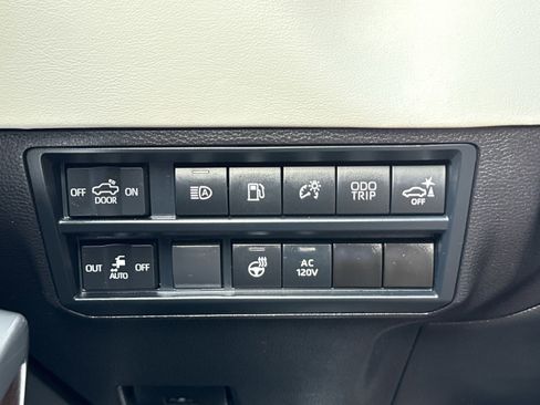 Used 2024 Toyota Tundra Capstone image 21