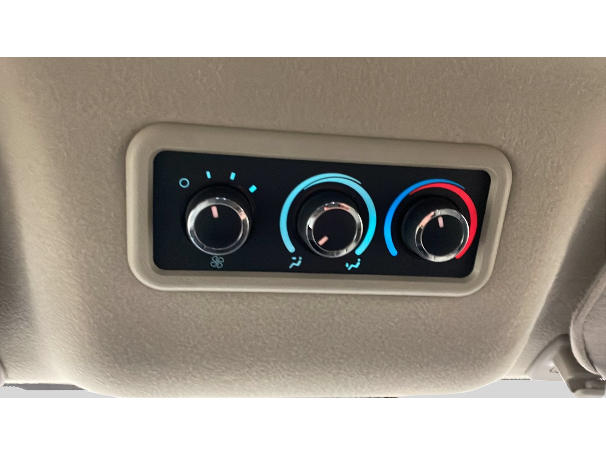 Used 2025 Chevrolet Express 3500 LT w/ LT Preferred Equipment Group RWD image 13