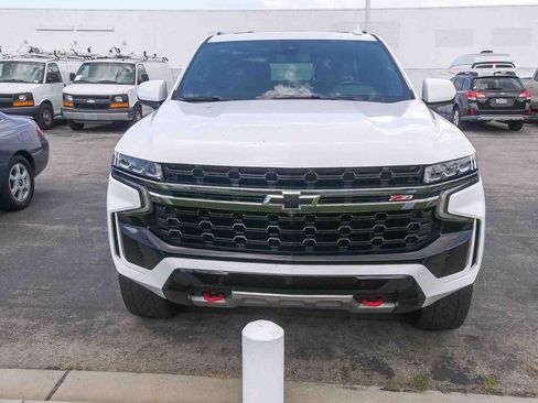 Used 2022 Chevrolet Tahoe Z71 w/ Luxury Package AWD/4WD image 2