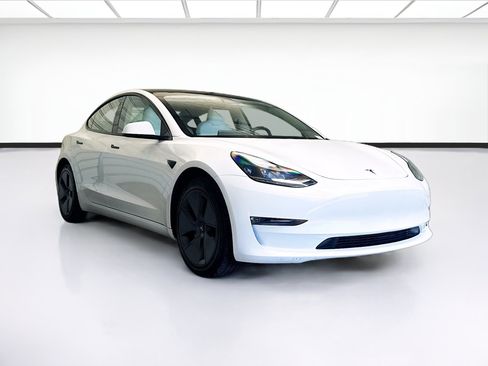 Used 2023 Tesla Model 3 Standard Range RWD image 3