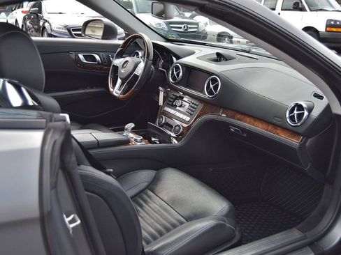 Used 2013 Mercedes-Benz SL 550 image 26