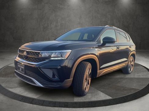 New 2024 Volkswagen Taos SE image 7