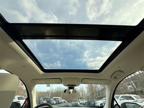 Used 2019 Cadillac XT5 Luxury image 16