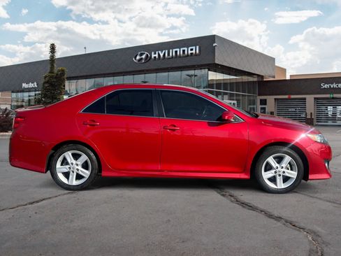 Used 2014 Toyota Camry SE image 6