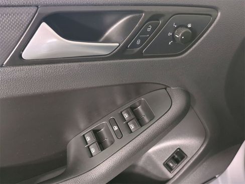 Used 2014 Volkswagen Jetta SE image 18