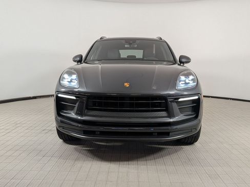 Certified 2022 Porsche Macan AWD/4WD image 6