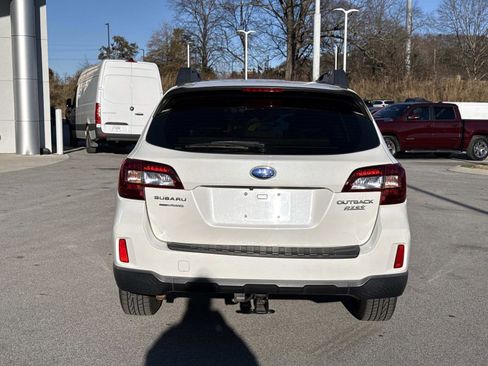 Used 2017 Subaru Outback 2.5i image 5