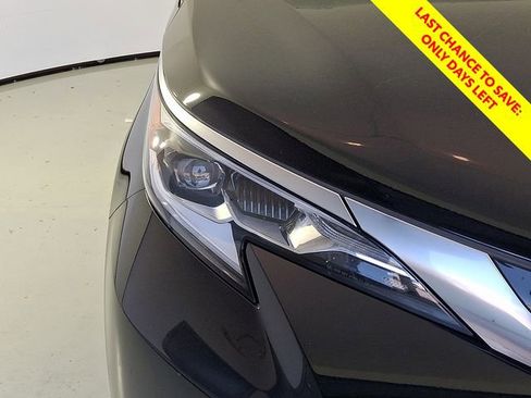 Certified 2021 Toyota Sienna Platinum FWD image 10