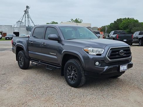 Used 2021 Toyota Tacoma SR5 RWD image 35