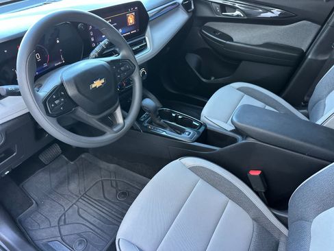 Used 2025 Chevrolet TrailBlazer LS w/ LS Convenience Package AWD/4WD image 11