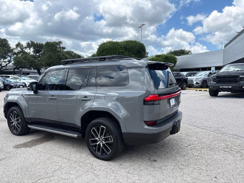 Used 2024 Lexus GX 550 w/ Cold Area Package AWD/4WD image 3