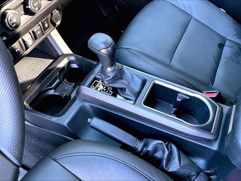 Used 2020 Toyota Tacoma TRD Sport image 16