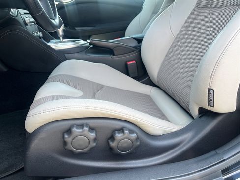 Used 2011 Nissan 370Z Touring w/ Sport Pkg image 16
