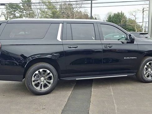 Certified 2025 Chevrolet Suburban LT w/ Comfort Package image 3