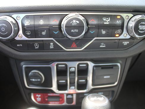 Used 2024 Jeep Wrangler Unlimited Sport AWD/4WD image 38