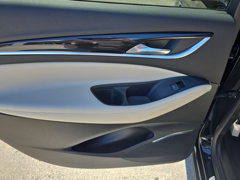 Used 2022 Buick Enclave Essence w/ Sport Touring Edition image 27