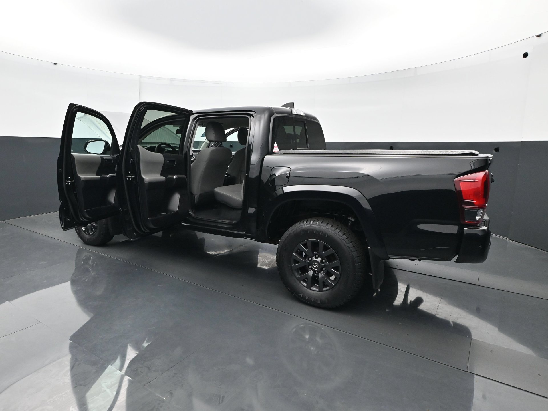 Used 2020 Toyota Tacoma SR5 w/ Technology Package AWD/4WD image 29