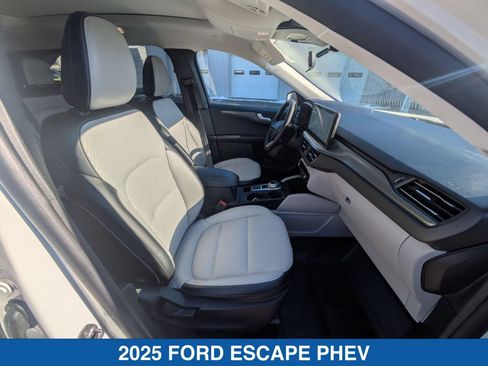 Used 2025 Ford Escape SE FWD image 38
